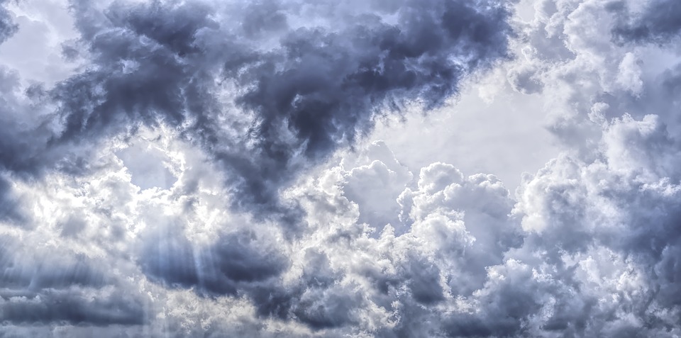 刚给点阳光你就要灿烂？可别！降雨、雷暴、龙卷风，今晚排队登陆奥克兰