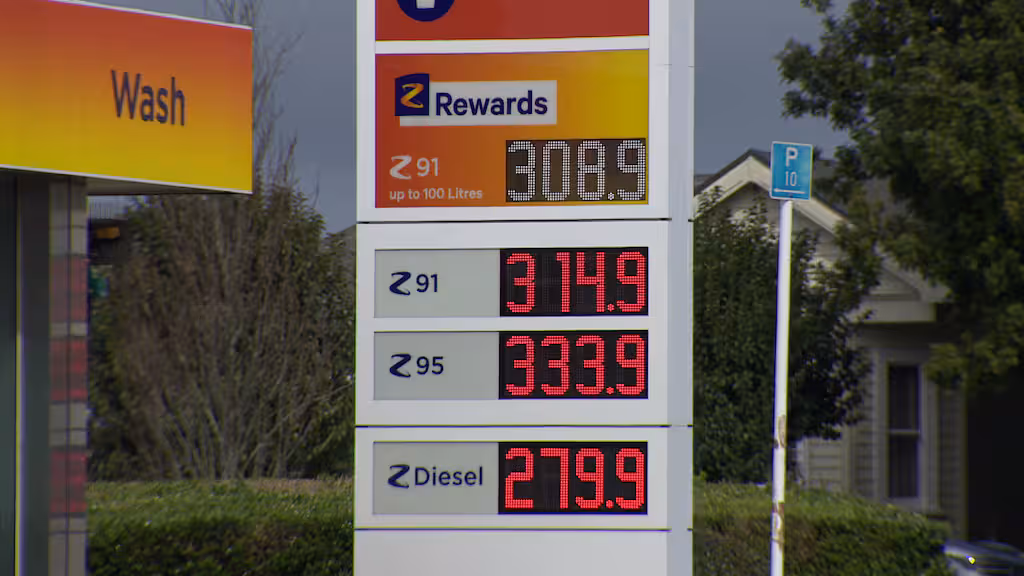 the-average-price-of-91-has-already-jumped-15-cents-a-litre-TFV7KKFCMZFWHKS25GH2XSYBM4.jpg | 91号汽油已破3.11纽币!全球三大冲突夹击,新西兰燃油恐一路涨到圣诞节