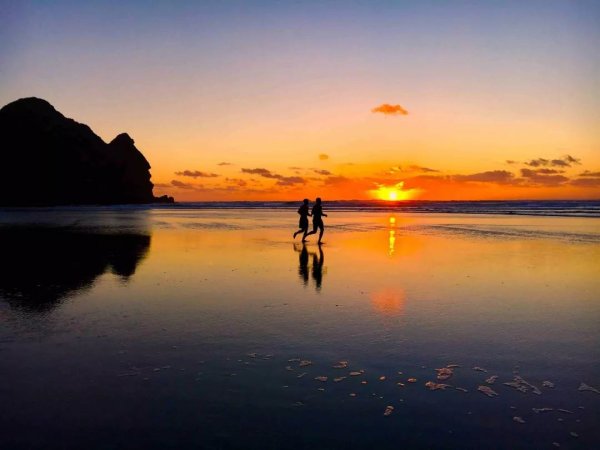 tianshu sunset piha 2