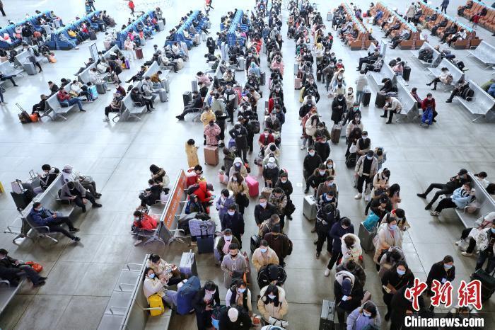 发红包、给补贴…中国各地倡导“就地过年”动真格了！