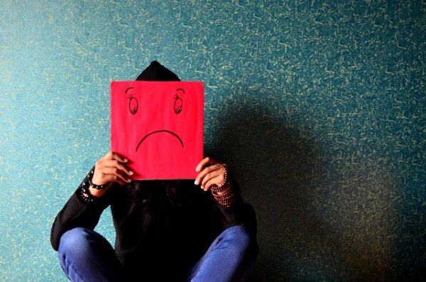 unhappy 389944 640