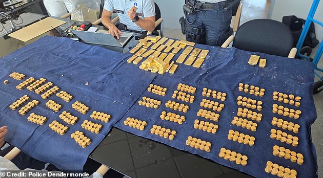 18岁少年暑假打工,一锤砸出1000多万美元黄金!全镇围观,警察急了…