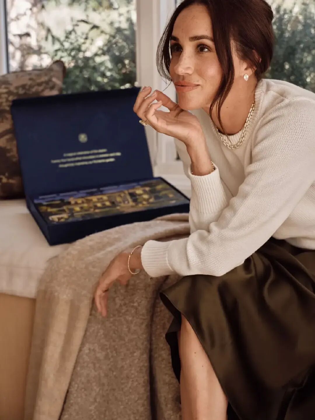 梅根搓麻将演贵妇翻车,哈里返英靠戴妃捞金,威廉不能忍的事发生了