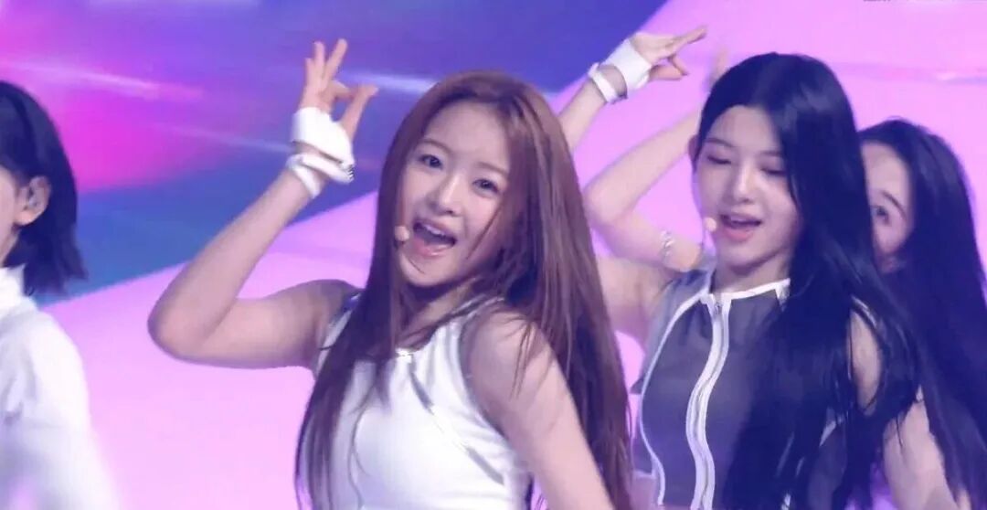 13岁“老赖之女”出道,追不追K-POP的人都炸了