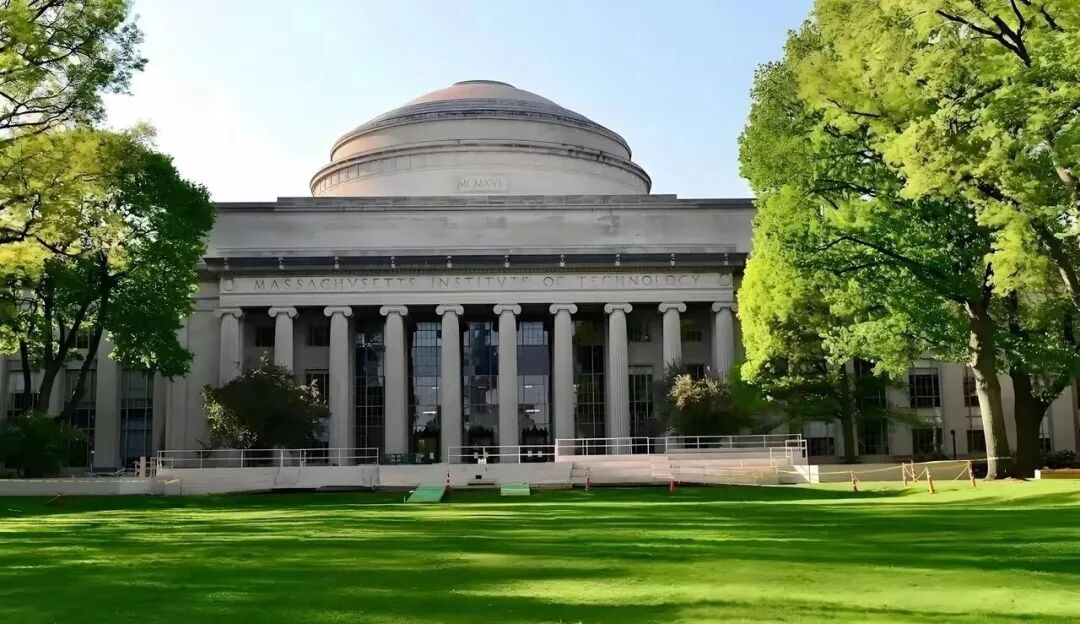 一个AI上线两周下载280万次,29岁MIT华裔辍学生再次杀疯了