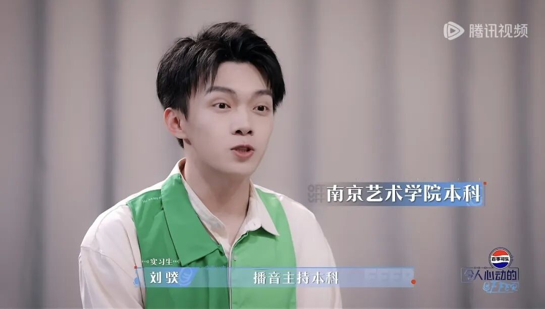 采访易立竞“黑红”后,一个ADHD脱口秀演员的突围