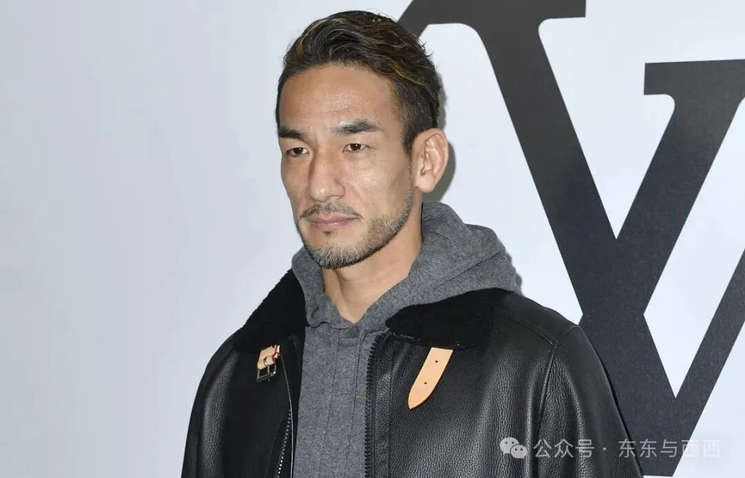 日本のレジェンド」中田英寿とドイツ代表ニャブリの2ショットをバイエルンが公開!「えっぐい」「世界の中田」 - 超ワールドサッカー!