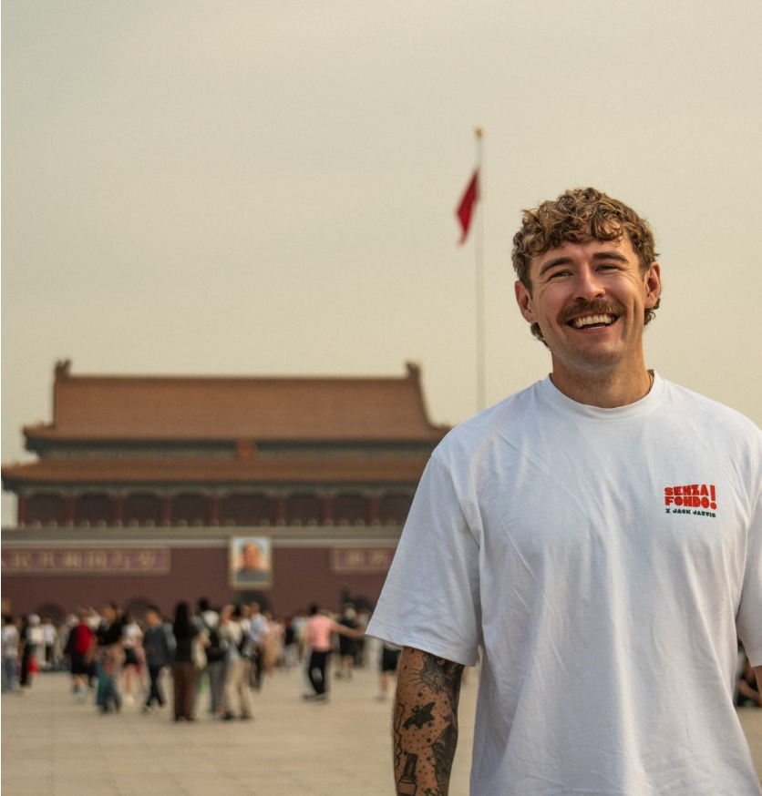 小哥挑战从北京跑回伦敦,结果还没跑出中国,10年前的剧情竟又上演了