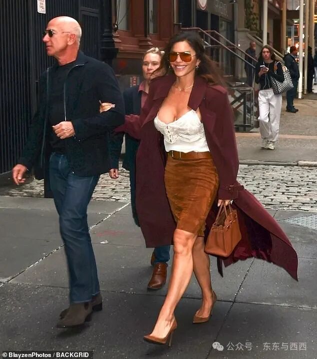 The 55-year-old flirted with a wardrobe malfunction as she arrived at Zero Bond - a members-only space in New York City - alongside the Amazon tycoon, 61, earlier this weekend