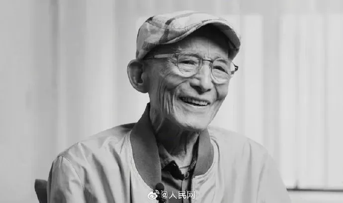 游本昌女儿透露父亲去世前两三天选择不吃不喝：家人没有强行喂食或送医抢救，而是尊重他，让他在熟悉的地方平静从容地离去