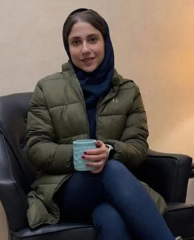 仅8个月拿PR!伊朗指挥官之女移澳,8万人联名请愿:将其驱逐出境(组图) - 1