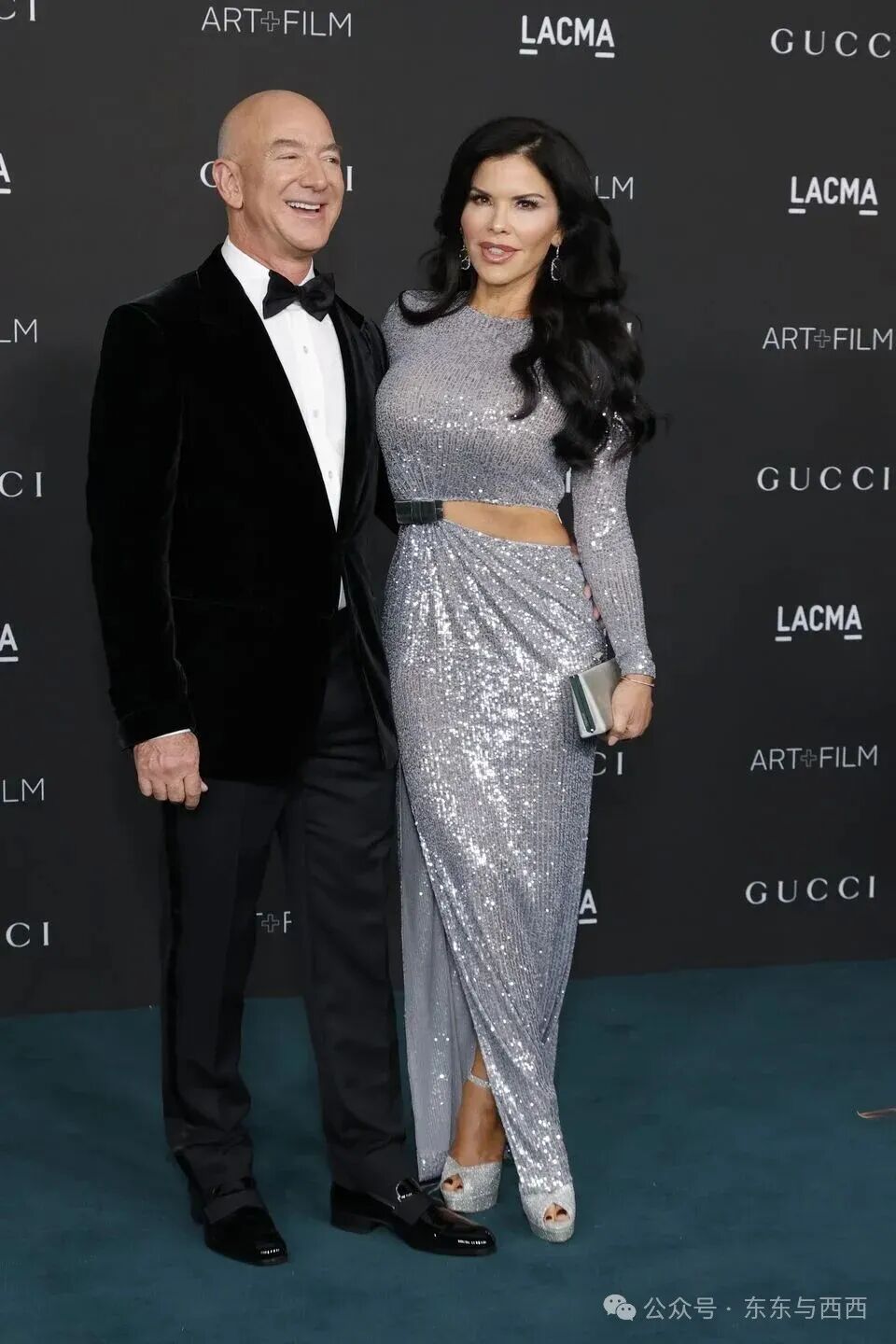 Jeff Bezos and Lauren S&aacute;nchez Wear Matching Gray Looks to Paris Fashion Week