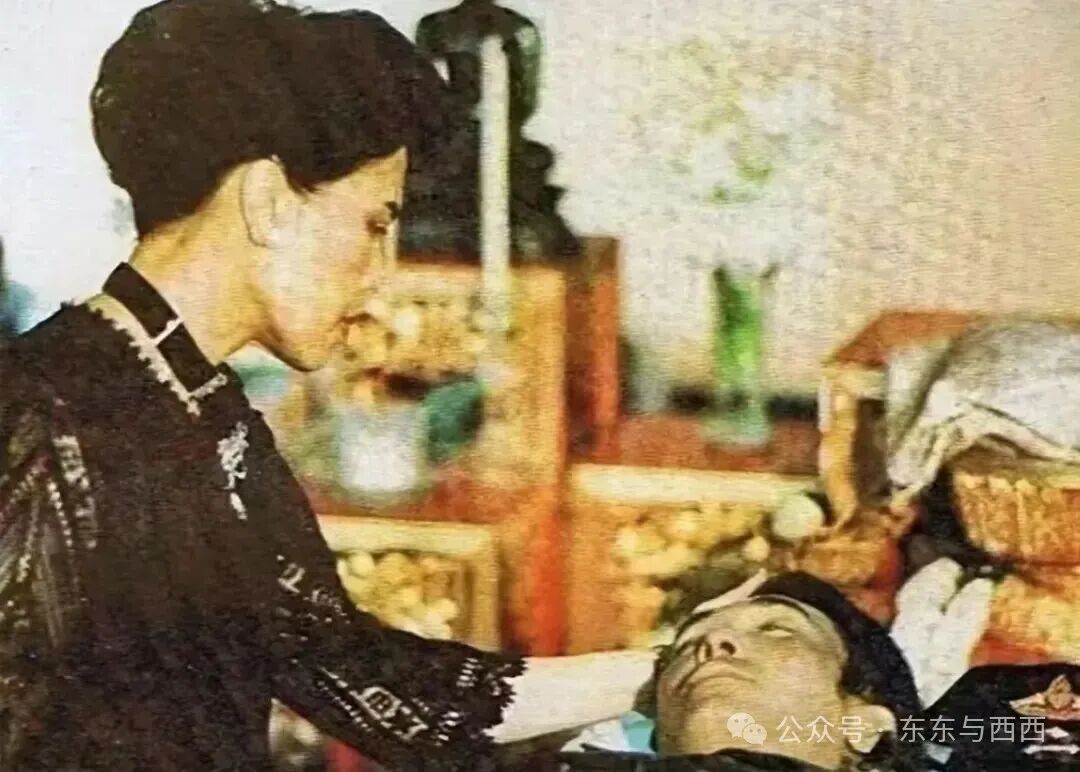 Queen Mother Sirikit of Thailand: Derailed as a bodyguard, the person who loved her the most sent her to curettage - iNEWS