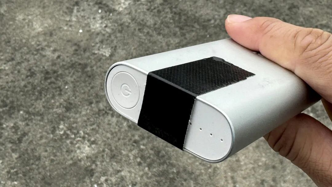 部份航空公司要求登機前用膠紙將所有充電線駁口密封