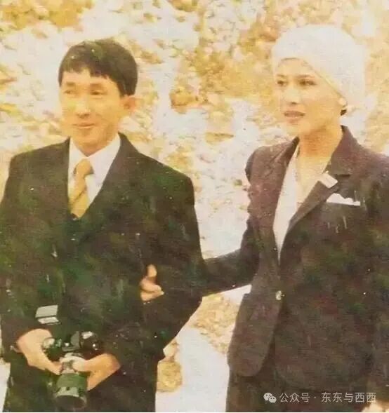Queen Sirikit: Betrayed the King of Thailand who loves her, cheated on the male bodyguard, the two show their love