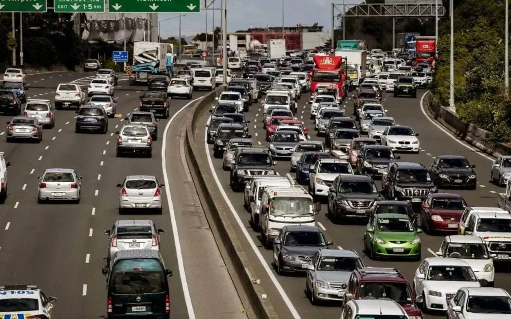 Public transport use outside Auckland city centre remains low - study | RNZ  News