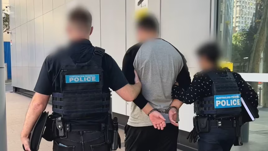 “我们完蛋了！”澳洲华人母女为与各自丈夫团聚，竟开车5000公里做这事！双双获刑！