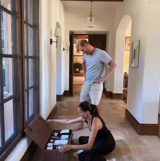 梅根搓麻将演贵妇翻车,哈里返英靠戴妃捞金,威廉不能忍的事发生了