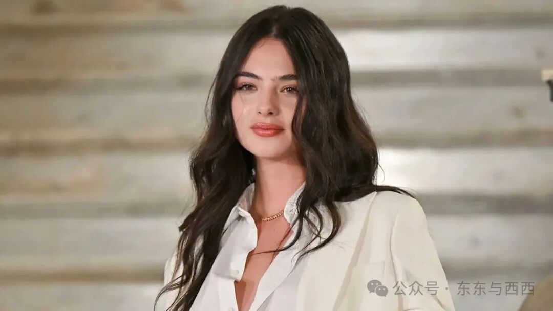 Deva Cassel (21 ans) rayonne avec sa nouvelle coupe au défilé Dior, elle ressemble plus que jamais à Monica Bellucci