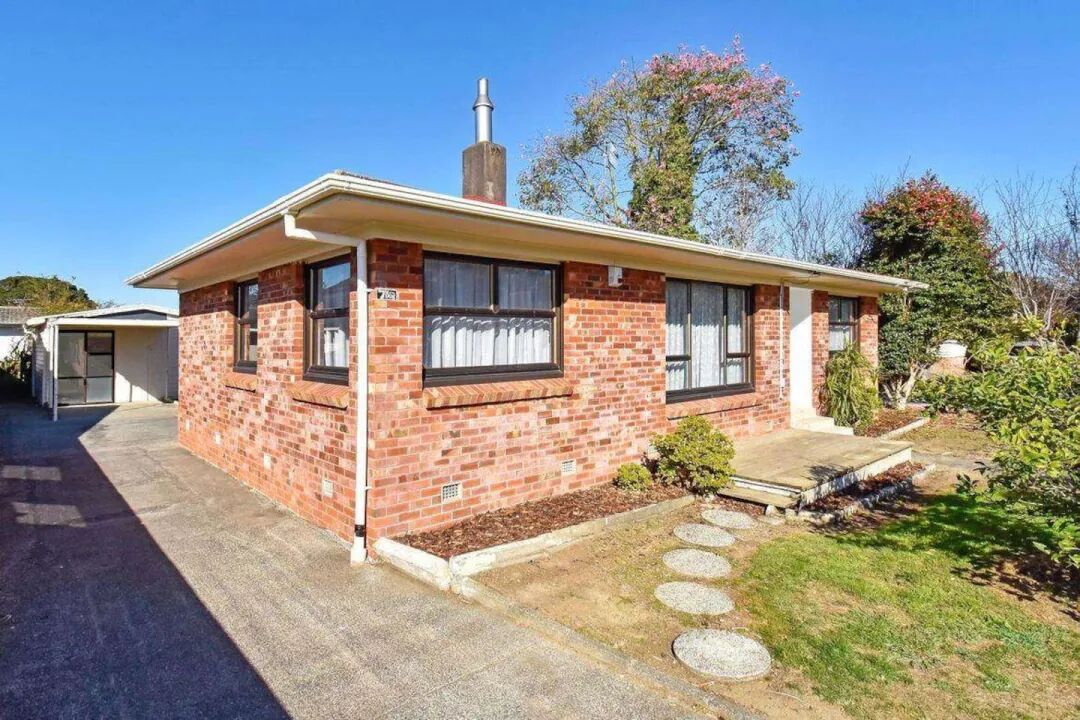 Hills Real Estate-linked traders made an estimated $5.4m capital gain by flipping $54m worth of Auckland homes, including an estimated $176,000 gain on this home at 4 Coles Place, Manurewa, which they held for about 22 days. Photo / Supplied