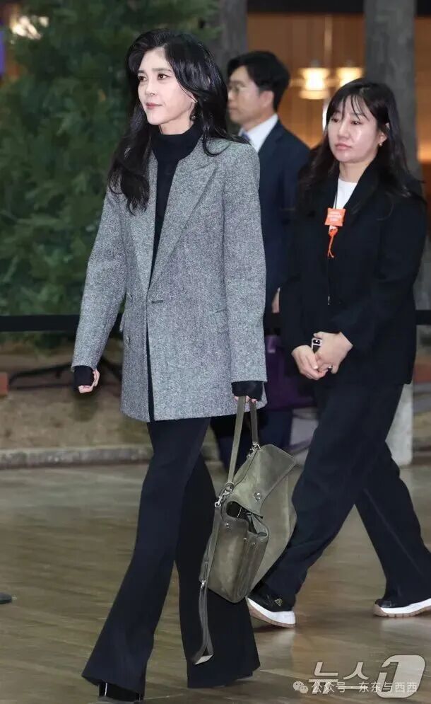 韩国访问委员会主席李富镇出席“欢迎周”开幕式
