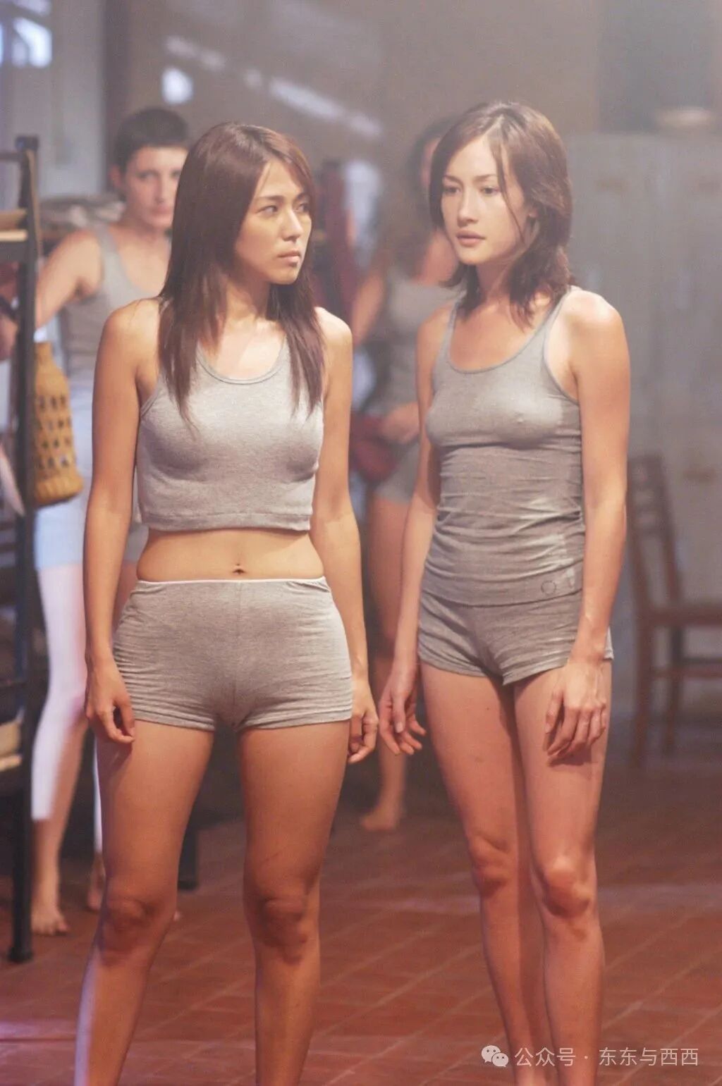 2002年,Maggie Q(右)在電影《赤裸特工》飾演殺手。