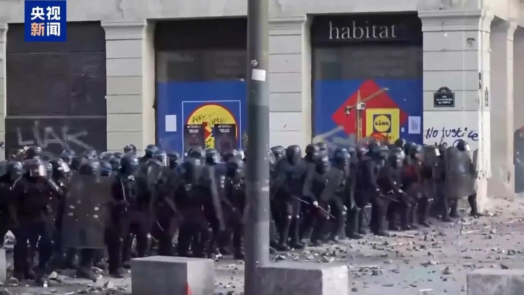 法国爆发近年来最严重暴力骚乱!百年市政厅被烧毁,多地LV、劳力士门店被洗劫一空,爱马仕、苹果等门店也成目标