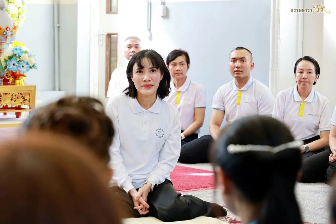 苏娘娘一个人开战斗机上天,48岁身体素质惊人,贵妃扮嫩却被嘲落魄了……