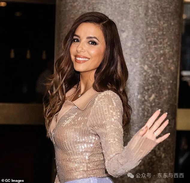 Eva Longoria has claimed she first got into performing to compensate for feeling like the 'ugly duckling' in her family