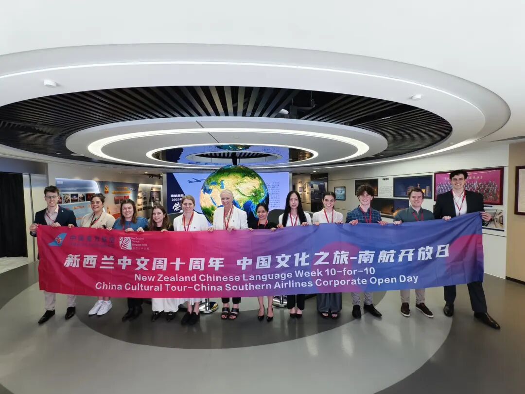 A group of people holding a banner
AI-generated content may be incorrect.