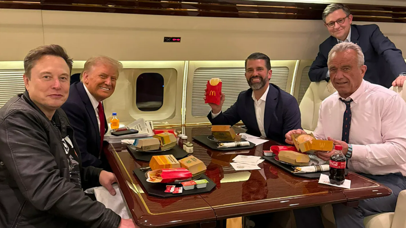 小肯尼迪爆料川普专机饮食：一上飞机全是“成箱麦当劳”，背后原因竟是怕食物中毒