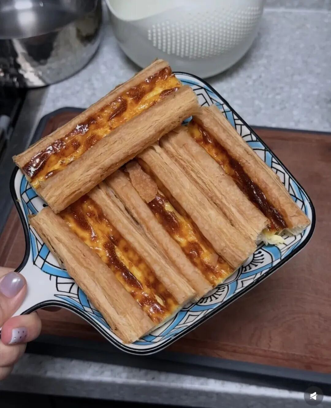 第一批误食“超长蛋挞”的人已经哭晕了