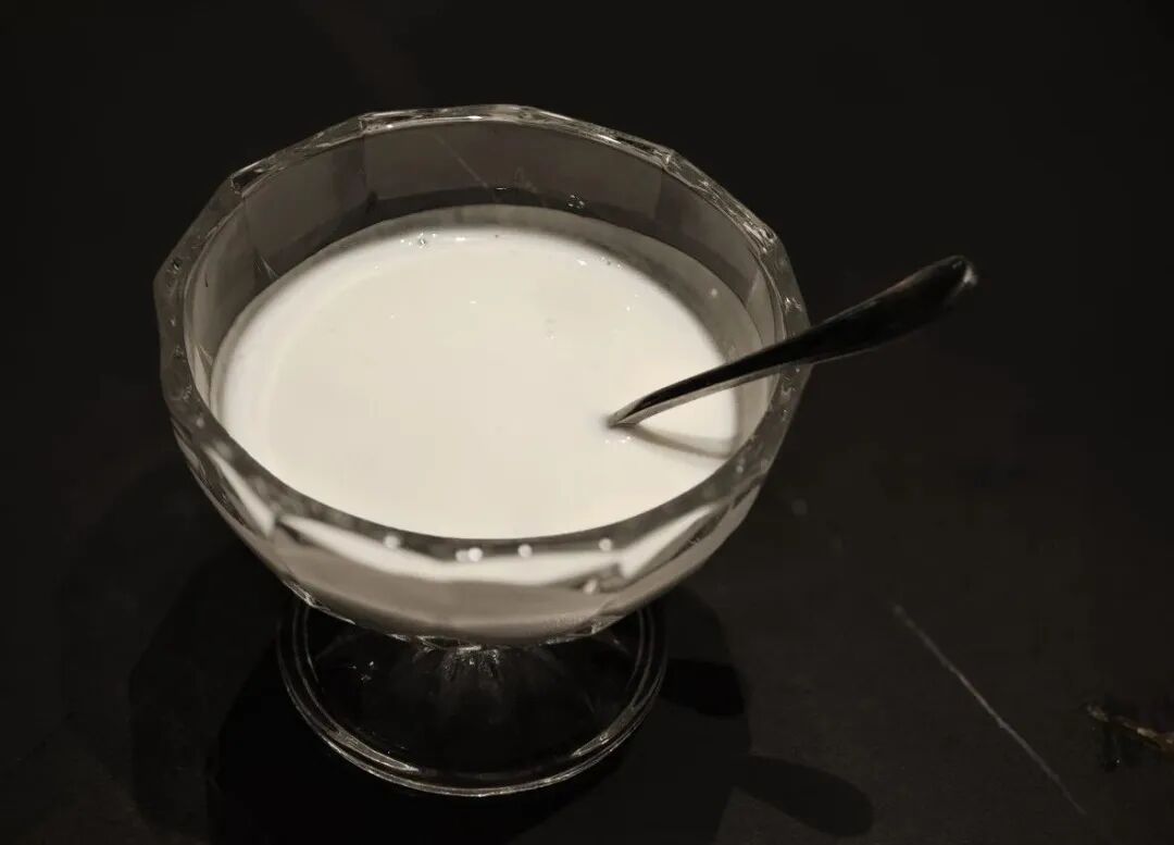 早餐喝牛奶还是酸奶好？哈医大研究：喝酸奶的人，多项指标“赢麻了”