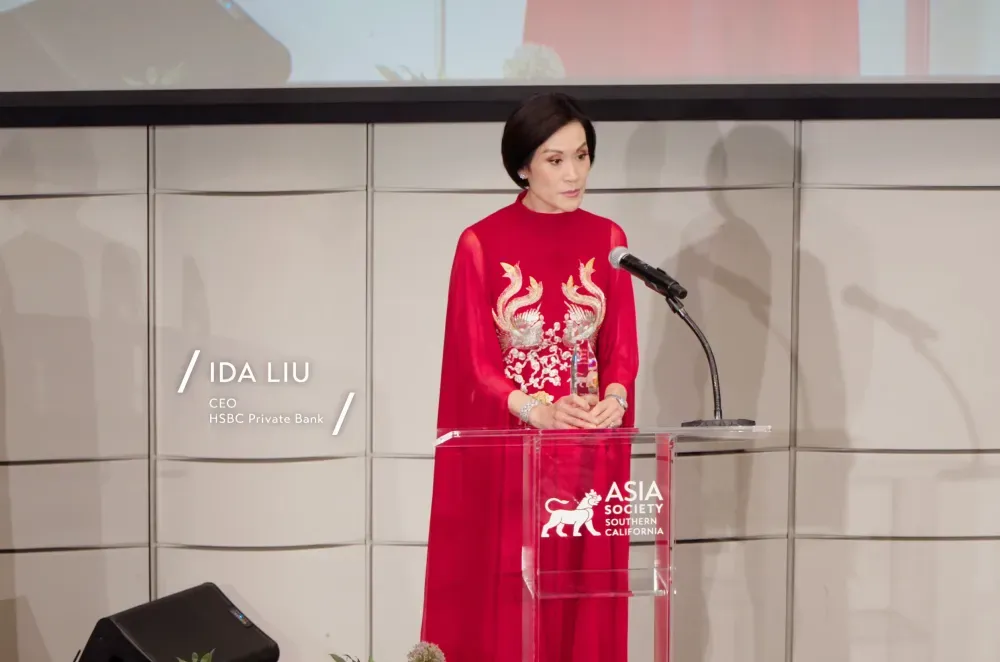 掌管5660亿美元财富帝国，她敲碎了两层天花板：汇丰首位华人女性CEO的25年逆袭路