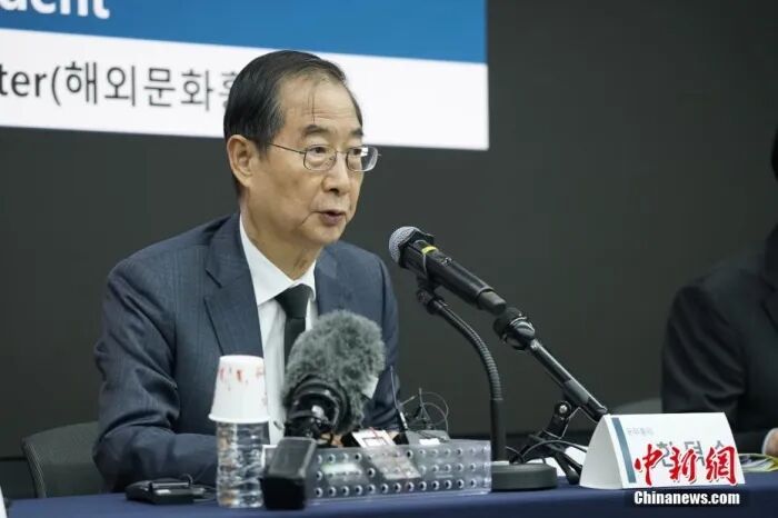 资料图：韩德洙就29日晚间梨泰院踩踏事故举行外国记者见面会。 <a target='_blank' href='/'>中新社</a>记者 刘旭 摄 　