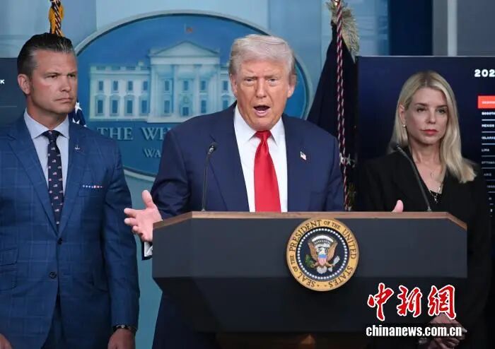 当地时间8月11日，华盛顿，美国总统特朗普在白宫举行的记者会上谈到即将举行的美俄元首会晤时表示，“我相信会有建设性的对话”。 <a target='_blank' href='/'>中新社</a>记者 陈孟统 摄