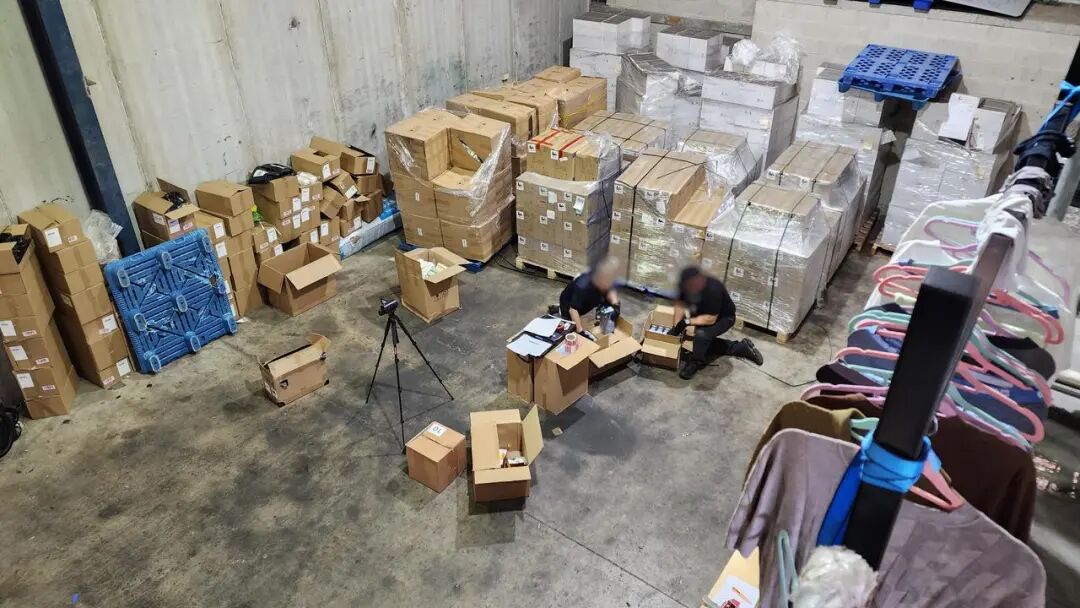 澳洲华人突然被抄家, 2500万资产被冻结!