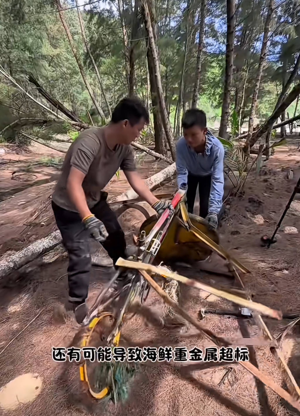 知名综艺被曝在海滩遗留大量造景垃圾近三年!有博主一天就捡了130斤塑料瓶和废铁……