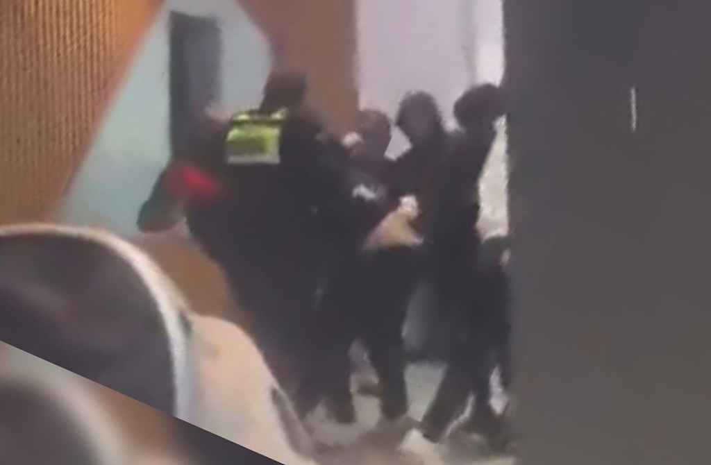 “是不是要死了?”中国留学生在澳遭青少年围殴,ICU抢救“捡回一条命”!华社愤慨组织集会,吁严惩未成年人犯罪(组图) - 1