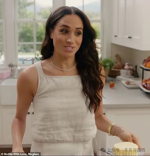 2) Right: Posse shirt; and skirt, (as seen in episode five); Logan Hollowell Fortuna tennis necklace, £44,446
