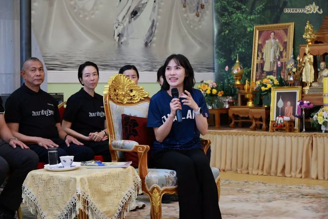 苏娘娘一个人开战斗机上天,48岁身体素质惊人,贵妃扮嫩却被嘲落魄了……