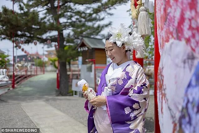 澳洲34岁女科学家花$3500赴日结婚!新郎竟是漫画里的“恶魔”(组图) - 13