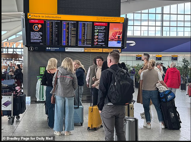 拉完了!空管系统又崩了,625个航班取消,数十万旅客被困