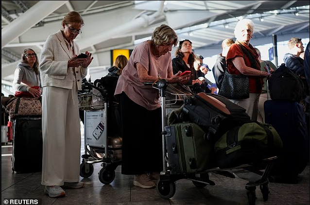 拉完了!空管系统又崩了,625个航班取消,数十万旅客被困