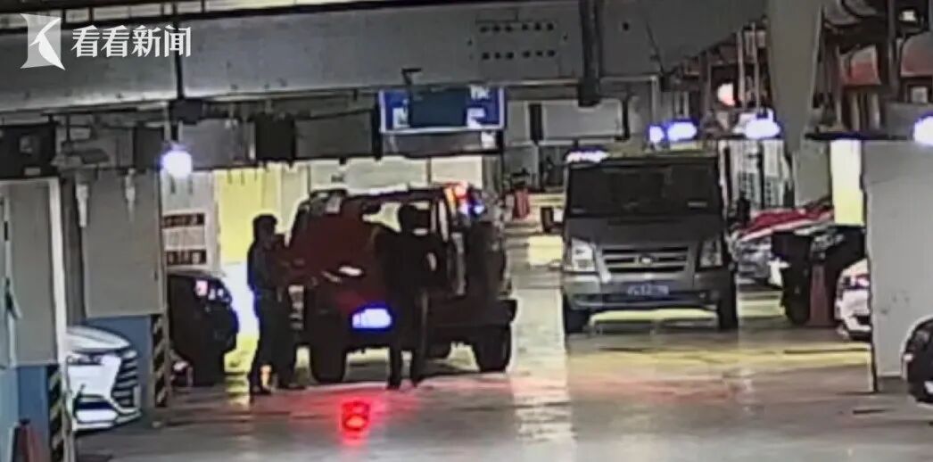 400万兰博基尼停地库,车主回国后傻眼:轮胎车门方向盘座椅全不见,只剩空壳……