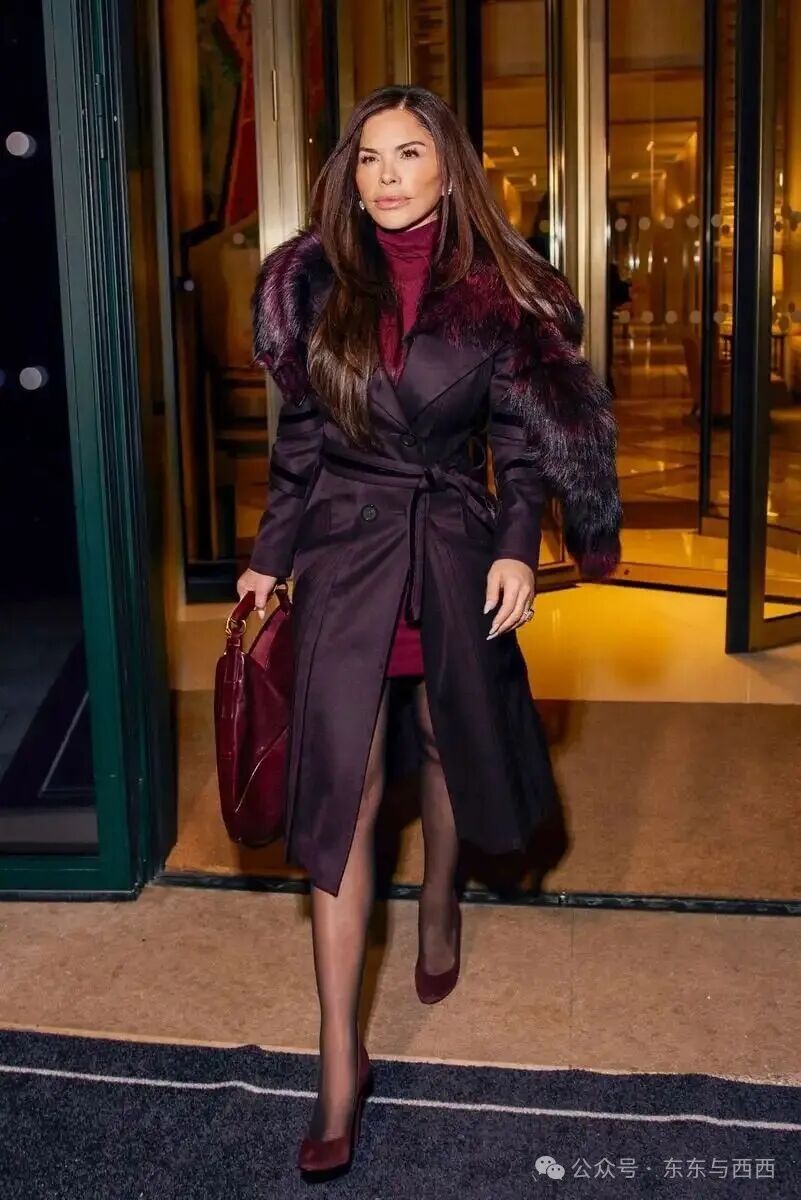 Lauren Sanchez was spotted leaving her hotel in Paris, turning heads in a vintage Tom Ford for Gucci Fall/Winter 2004 coat, pairing the piece with an elegant Eterne dress and Alaia shoes.