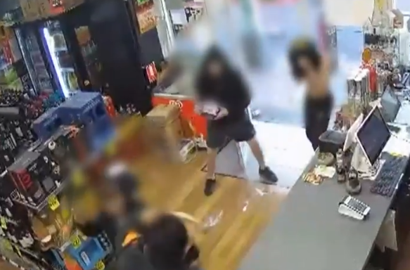 愤怒!悉尼青少年组团闯店打劫!华人店主母子遭疯狂殴打,损失惨重!