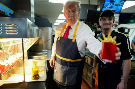 小肯尼迪爆料川普专机饮食：一上飞机全是“成箱麦当劳”，背后原因竟是怕食物中毒