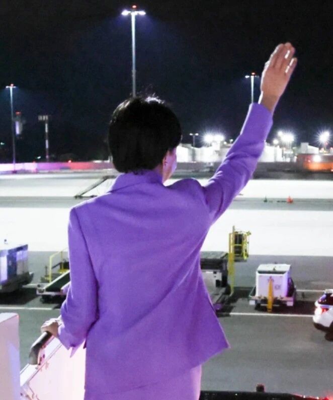 高市早苗抵美热情挥手，日本官方晒照打脸