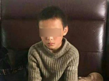 10岁少年离家出走24天：徒步数百公里 烤蛇充饥采药治病
